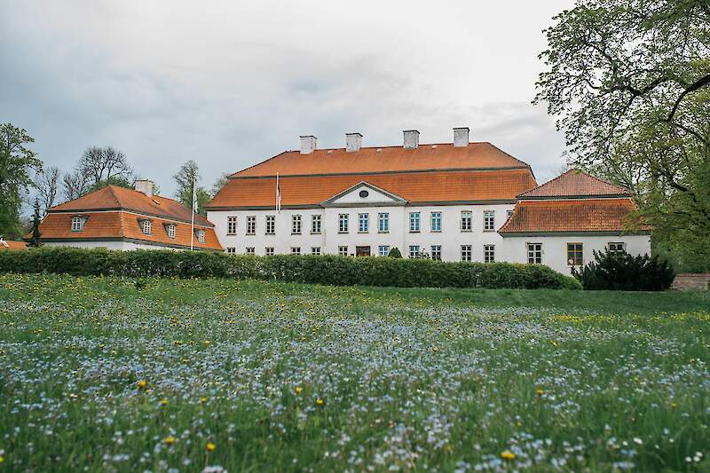 Come and learn in the wonderful Suuremõisa Manor!